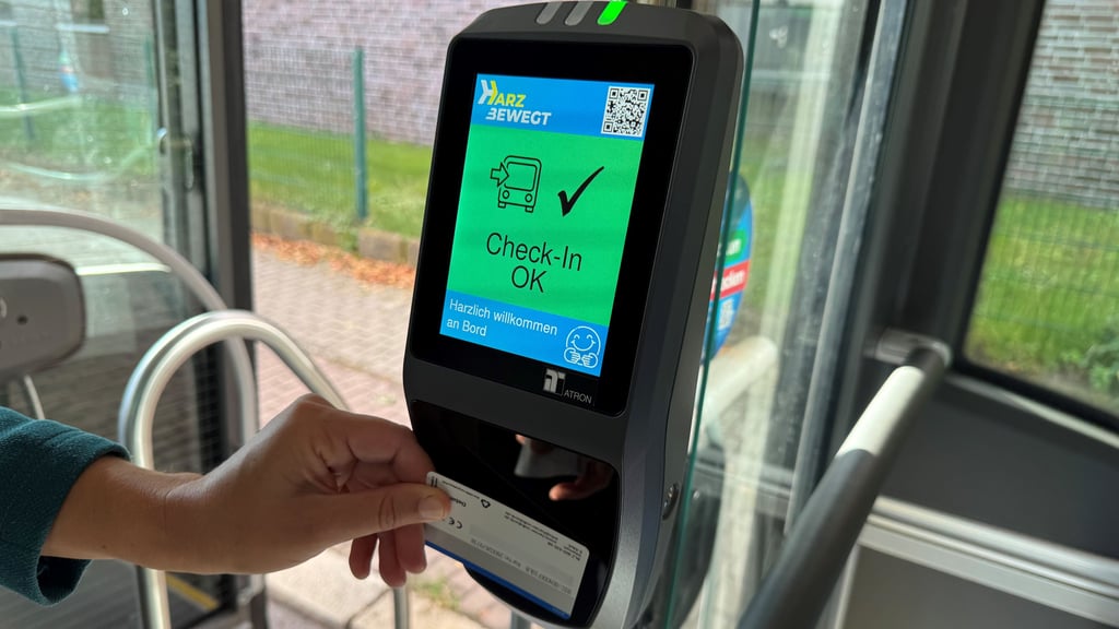 Die neuen Check-in-Check-out-Systeme erleichtern im gesamten Landkreis Harz die Nutzung von Bussen und Straßenbahn.