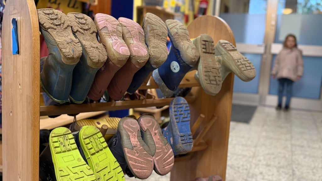 Nach wie vor gibt es deutliche Unterschiede zwischen den östlichen (Betreuungsquote 54,9 Prozent) und den westlichen (Betreuungsquote 34,5 Prozent) Bundesländern. (Symbolbild)