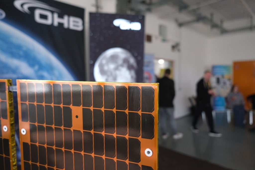 Das Bremer Raumfahrtunternehmen OHB baut eine neue Fertigung in Sachsen auf. Dazu übernimmt es zum Jahreswechsel den Standort des Elektronikherstellers Technisat im Vogtland.