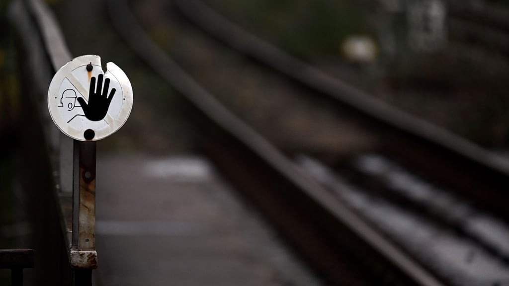 Wegen Bauarbeiten halten in Bochum seit Anfang September keine Regionalbahnen oder Fernzüge mehr - doch ein Ende der Sperrung ist absehbar (Foto Illustration).