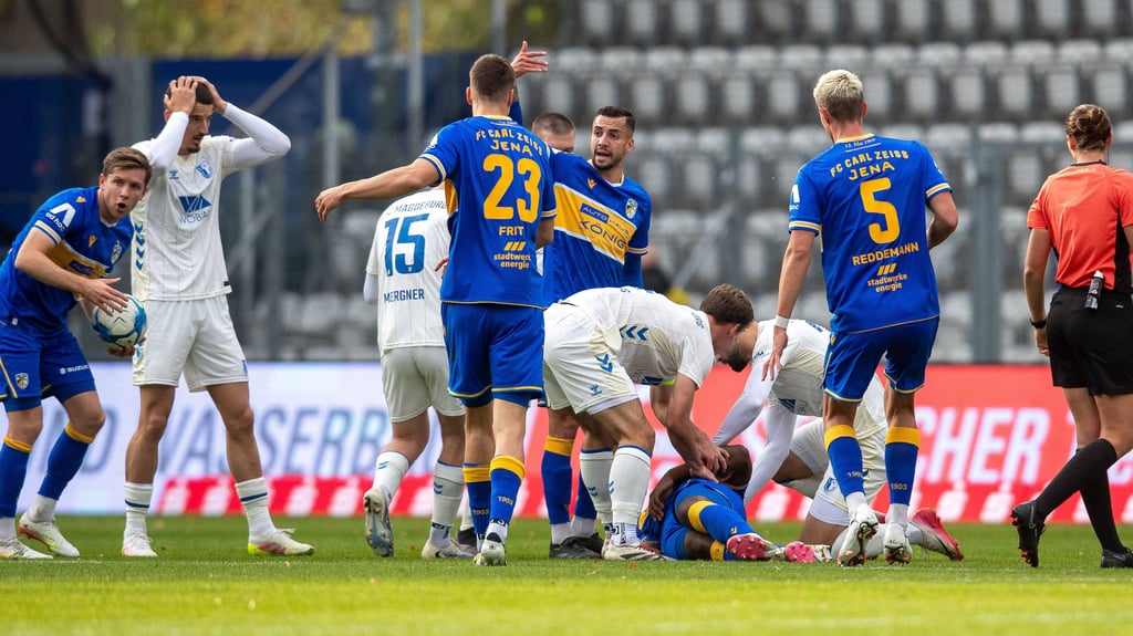 Jenas Manassé Eshele blieb nach einem Zweikampf benommen liegen