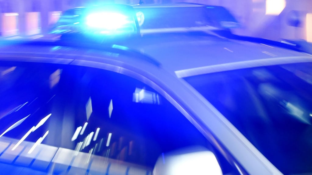 Bei einem Streit unter Jugendlichen ist am Donnerstagabend in Magdeburg ein 18-Jähriger verletzt worden.