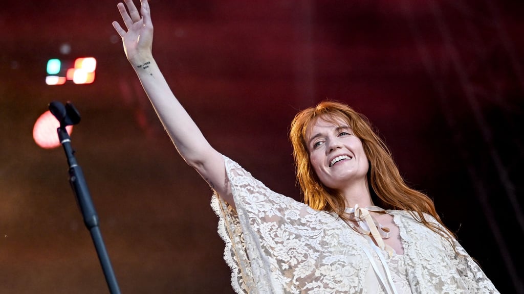 Florence + The Machine mit Frontfrau Florence Welch haben mit „Everybody Scream“ ein vielseitiges Album produziert. (Archivfoto)