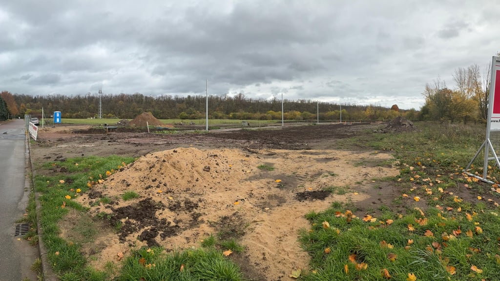 In der Alfred-Reinhardt-Straße in Ammendorf werden zurzeit neue Häuser gebaut.