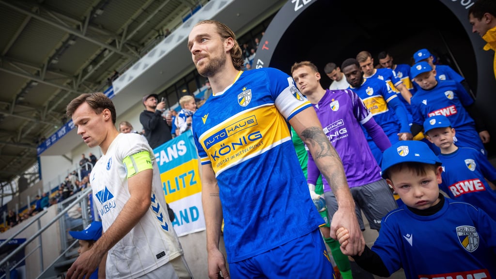 Die Reserve des 1. FC Magdeburg um Kapitän Julius Pfennig (hier mit Nils Butzen) hat zum zweiten Mal innerhalb von vier Tagen verloren. 