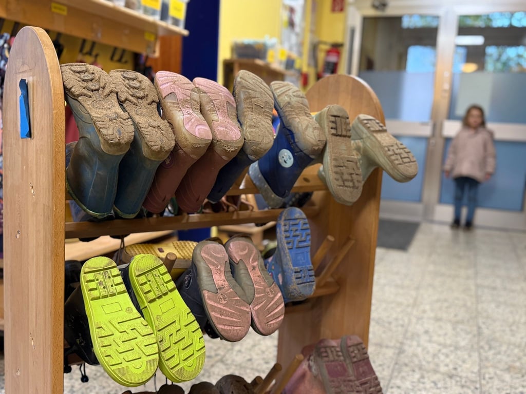 Nach wie vor gibt es deutliche Unterschiede zwischen den östlichen (Betreuungsquote 54,9 Prozent) und den westlichen (Betreuungsquote 34,5 Prozent) Bundesländern. (Symbolbild)