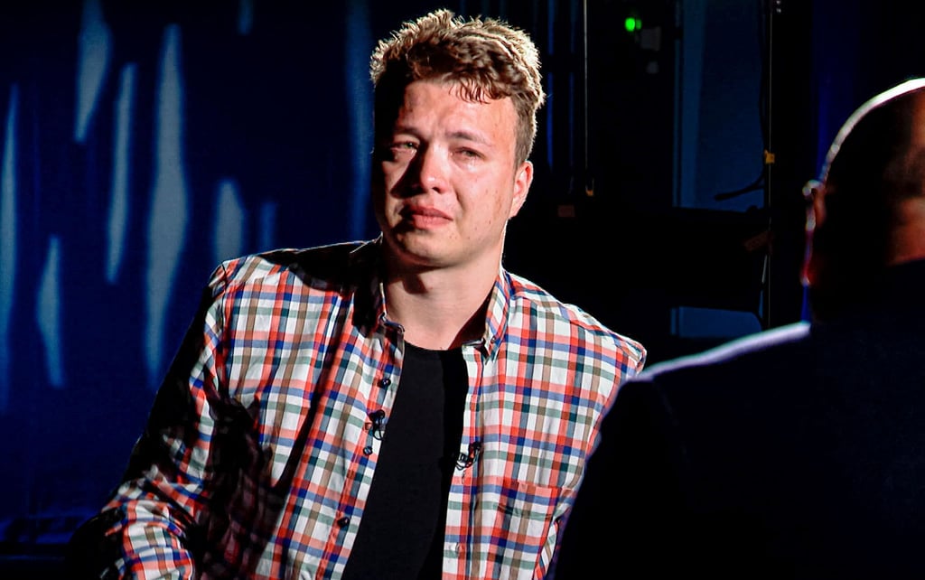 Der belarussische Blogger Roman Protassewitsch soll schon bei seiner Festnahme in einem in Minsk zur Landung gezwungenen Flugzeug für den Geheimdienst seiner Heimat gearbeitet haben. (Archivbild)