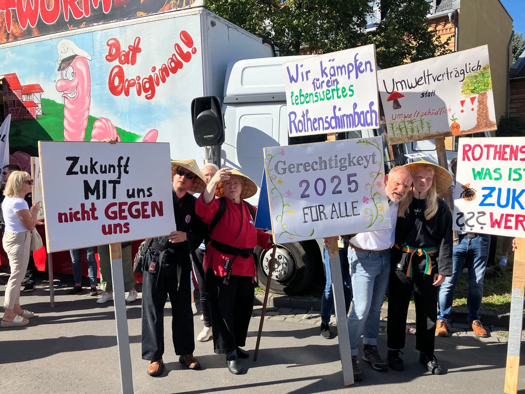 Auf der Eisleber Wiese protestierte die Bürgerinitiative gegen die Rechenzentrumspläne in Rothenschirmbach.