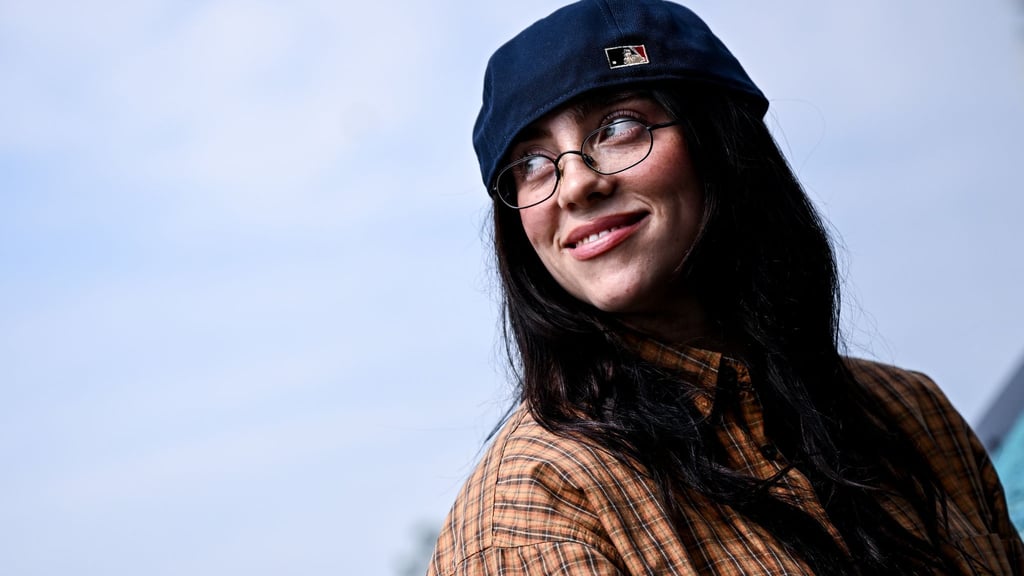 Popstar Billie Eilish will von den Einnahmen ihrer letzten Tour einen Betrag in Millionenhöhe spenden und hat Milliardäre zu mehr Großzügigkeit aufgerufen. (Archivbild)