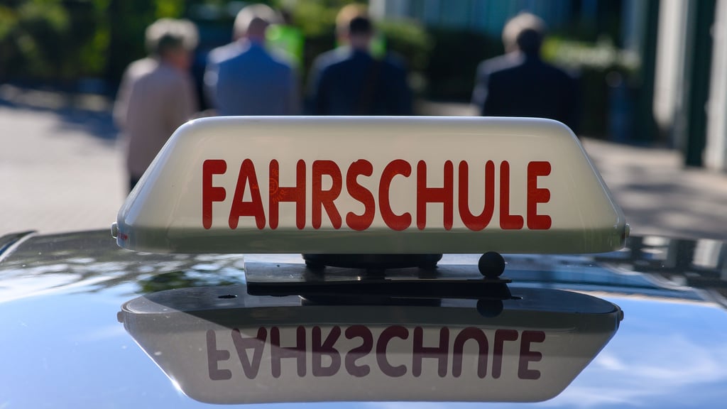 Zwölf Fahrstunden sind mindestens notwendig, um für die Führerscheinprüfung zugelassen zu werden. Ein junger Harzer hat 42 - und längst noch keinen Prüfungstermin.