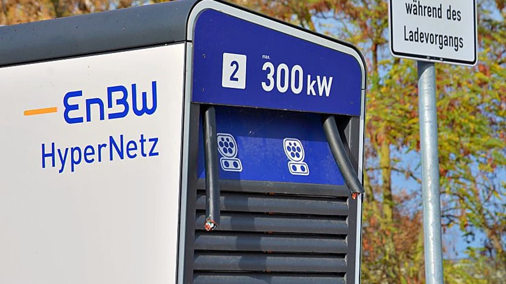 An den Ladesäulen An der Salzrinne wurden die Ladekabel gekappt und mitgenommen.