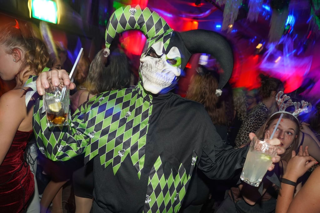 Zu Halloween wird es mancherorts in Berlin und Brandenburg gruselig. (Archivbild)