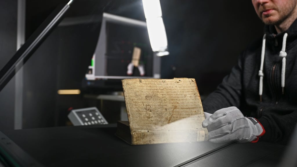 Die historische Handschrift wurde bei Arbeiten zur Digitalisierung von rund 3.500 Bänden aus der „Alvenslebenschen Bibliothek“ entdeckt.