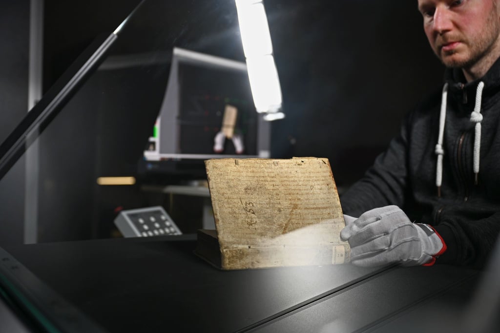 Die historische Handschrift wurde bei Arbeiten zur Digitalisierung von rund 3.500 Bänden aus der „Alvenslebenschen Bibliothek“ entdeckt.