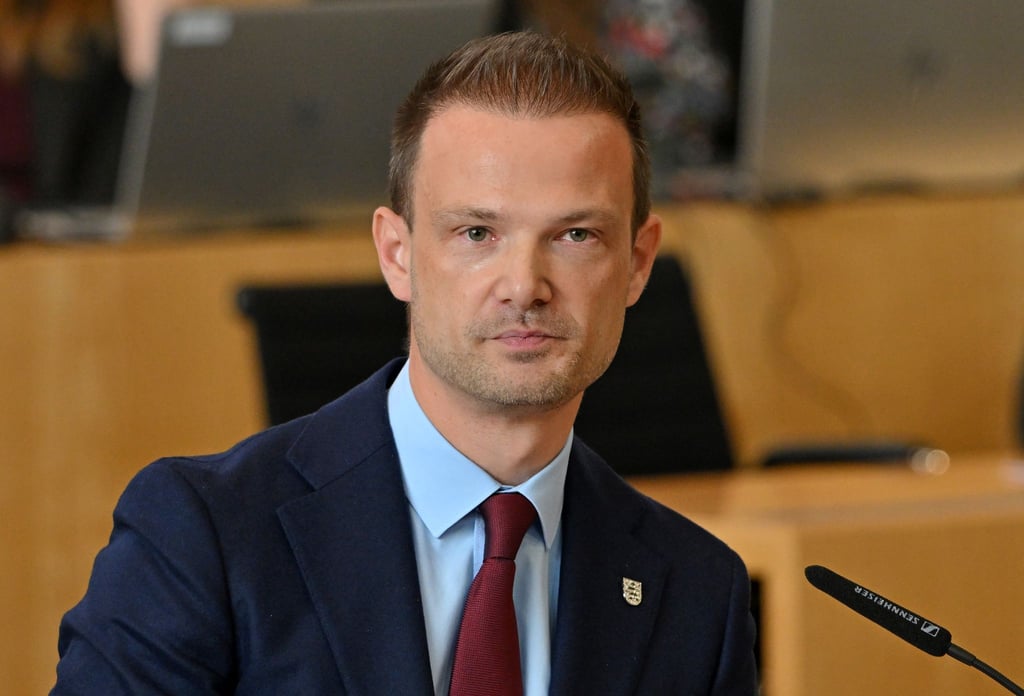 Thüringens Sportminister Stefan Gruhner (CDU) unterstützt die Pläne für ein neues Sportfördergesetz. (Archivbild)