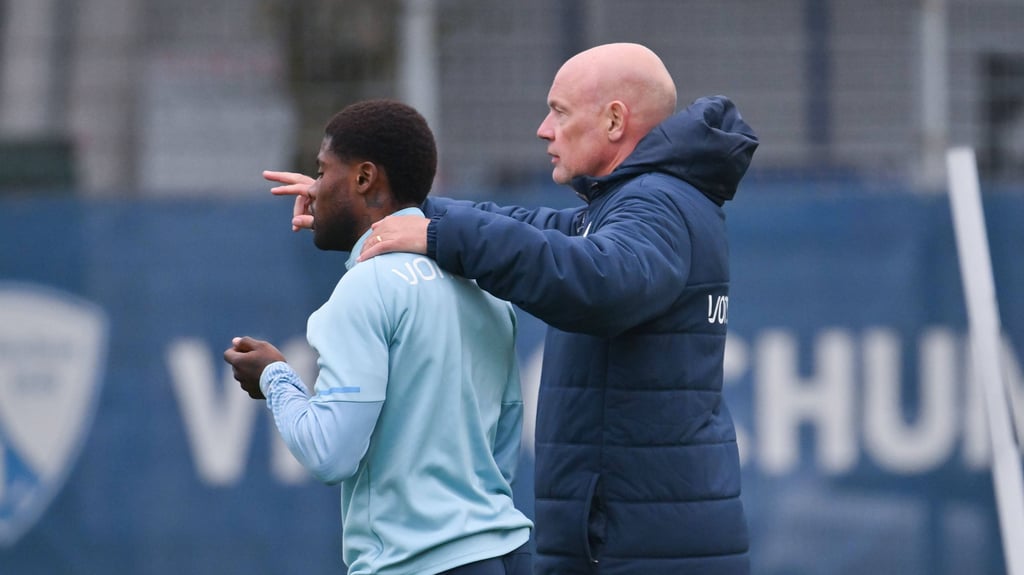 Zwei Ex-Magdeburger beim VfL Bochum: Moritz-Broni Kwarteng und Uwe Rösler.