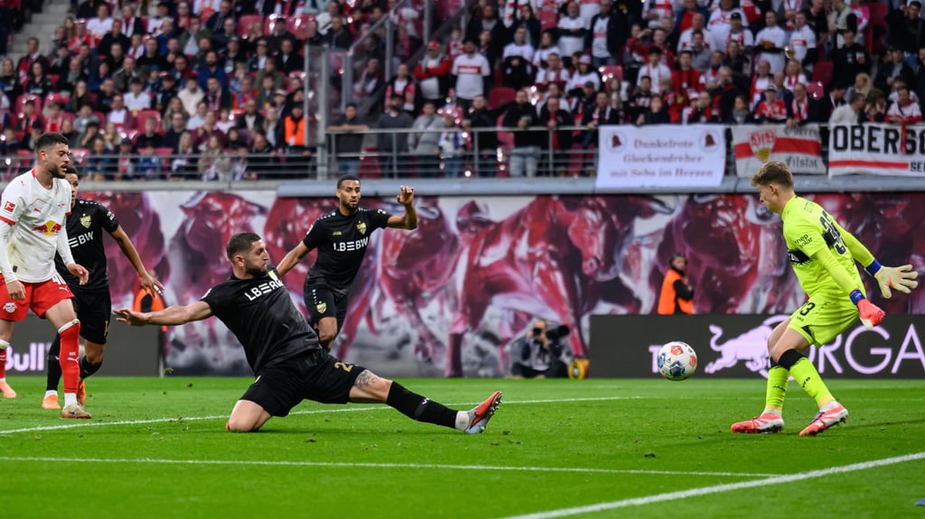 Alexander Nübel (VfB Stuttgart) hat beim 1:3 in Leipzig trotz Patzer eine starke Leiistung gezeigt.