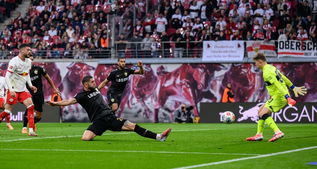 Alexander Nübel (VfB Stuttgart) hat beim 1:3 in Leipzig trotz Patzer eine starke Leiistung gezeigt.