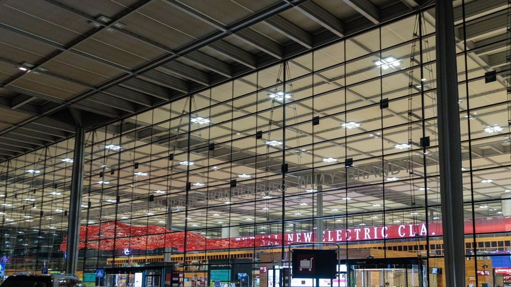 Der Flugverkehr wurde nach der Sichtung für knapp zwei Stunden eingestellt.