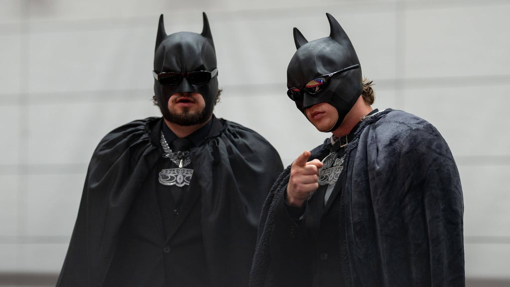 Unter anderem diese zwei Fans hatten sich verkleidet.