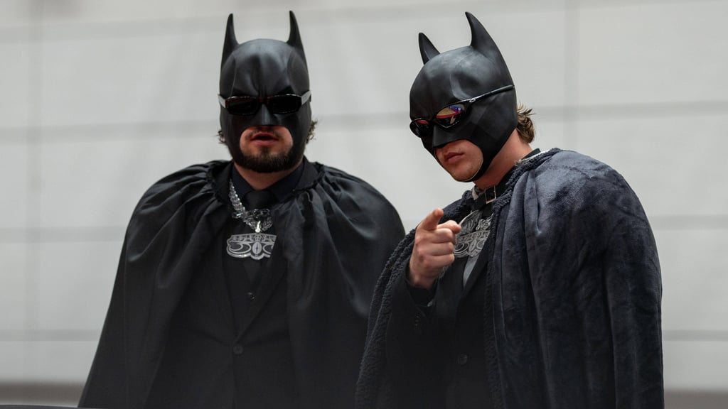 Unter anderem diese zwei Fans hatten sich verkleidet.