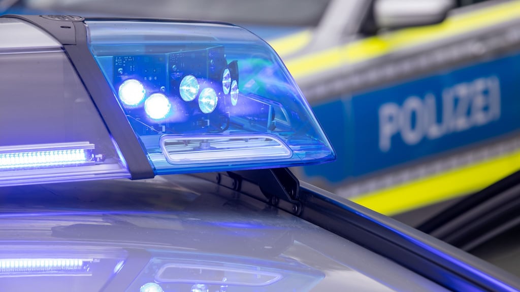 Ein Siebenjähriger ist am Samstag in Merseburg von einem Auto angefahren worden.