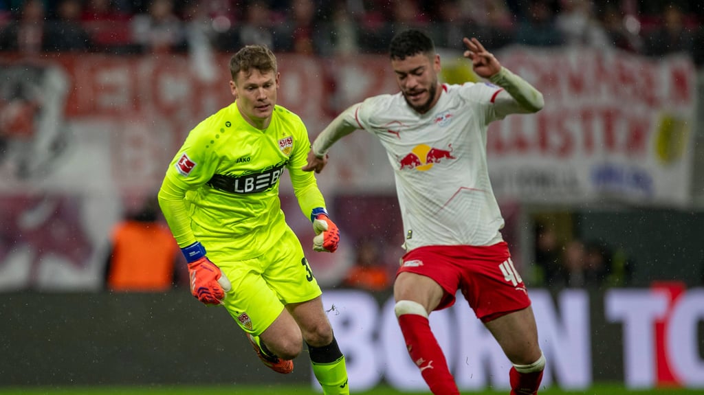 Romulo stahl Nübel den Ball.