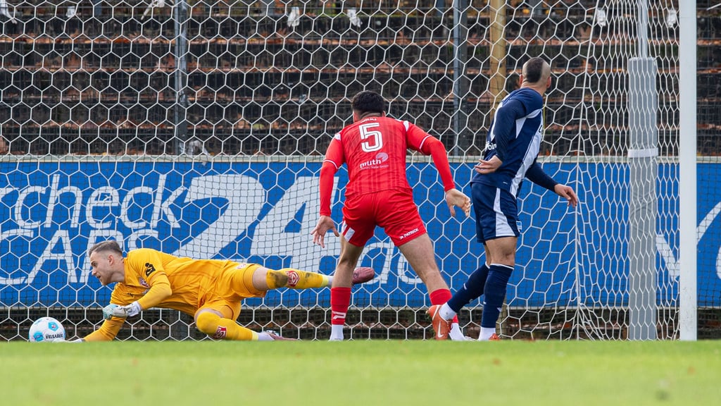 Änis Ben-Hatira (r.) schoss für Hertha BSC II per Hacke das 1:0. 