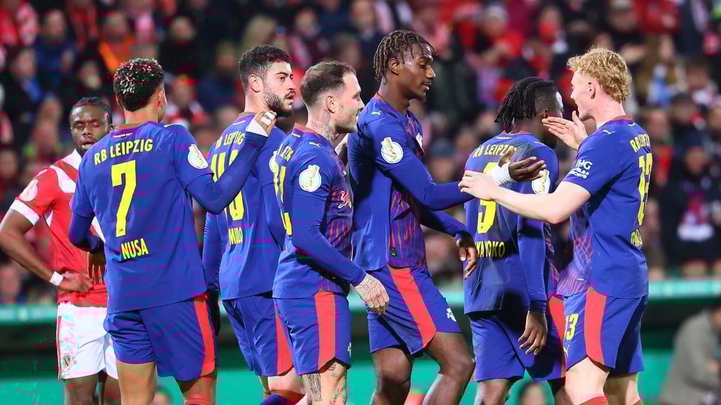 Jubel bei RB im Pokalspiel gegen Energie Cottbus (4:1) in der zweiten Pokalrunde.