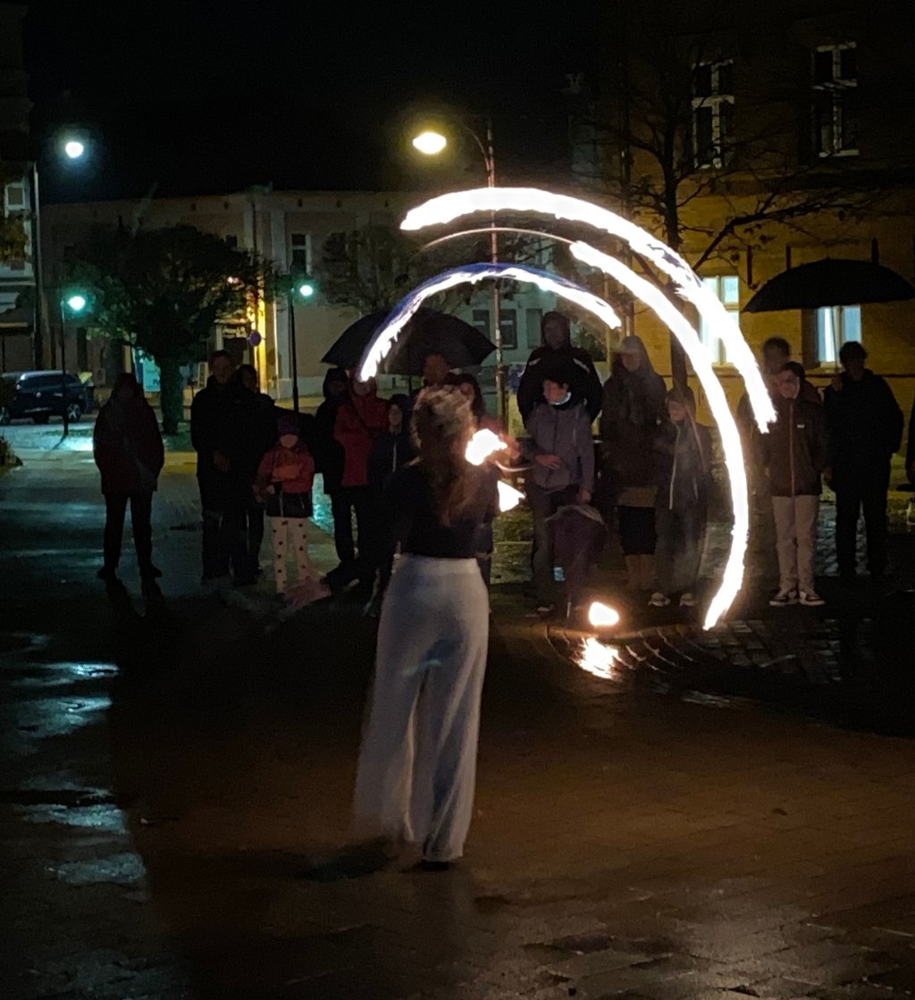 Den November begannen die Genthiner mit viel Feuer auf dem Marktplatz.