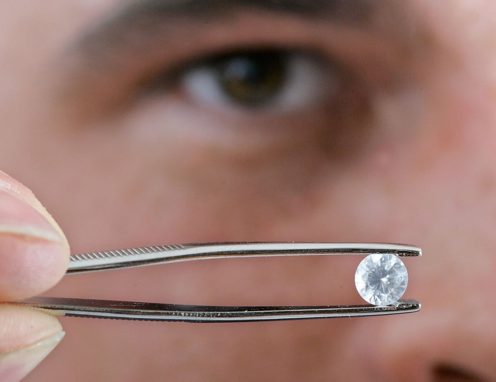 In zwei Bundesländern ist es erlaubt, einen Teil der Totenasche zu einem Diamanten zu verarbeiten. (Archivbild)