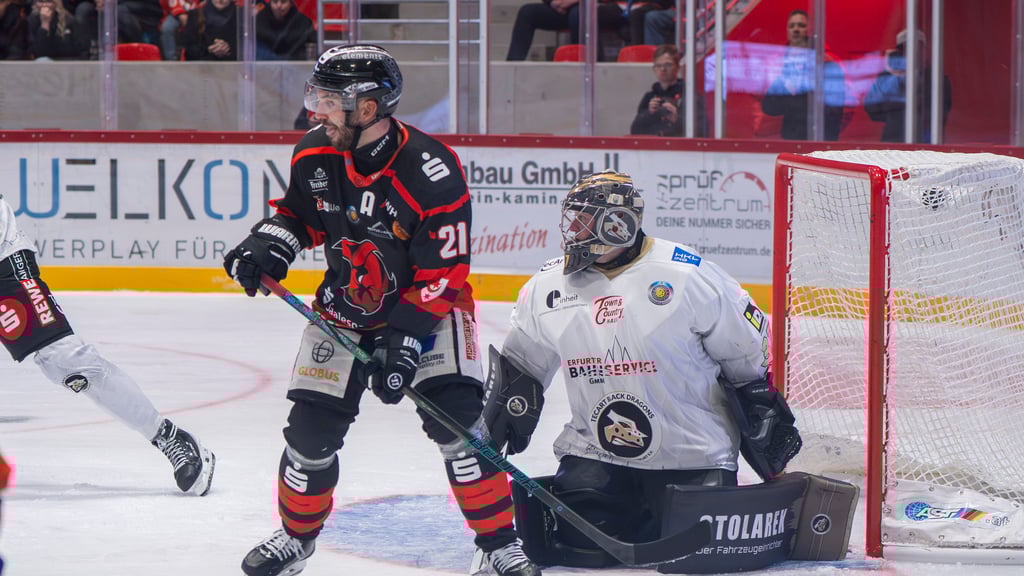 Routinier Patrick Schmid rettete die Bulls mit seinem Tor in die Overtime