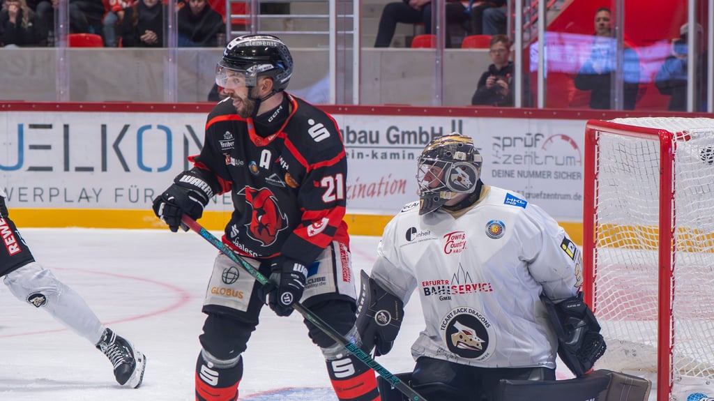 Routinier Patrick Schmid rettete die Bulls mit seinem Tor in die Overtime