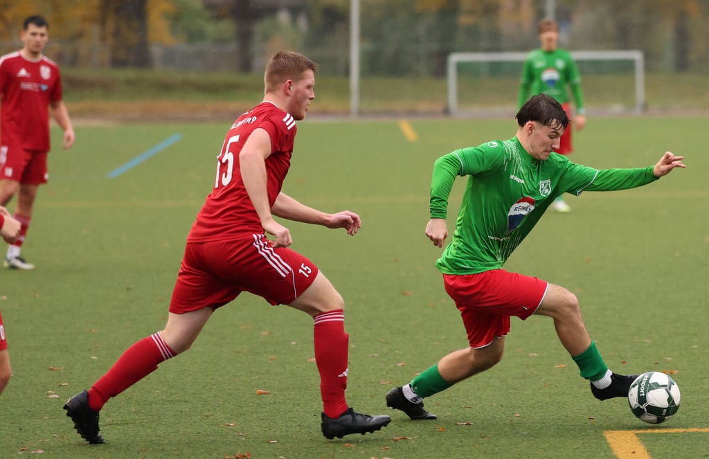 Zur jungen Garde bei den Arminen gehört auch David Assner (r./gegen Jonas Michael), der gegen Irxleben zwei Tore erzielte.