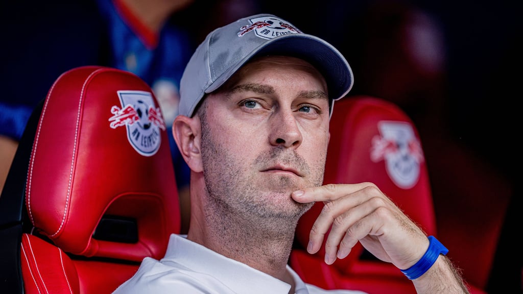 Der 1. FC Magdeburg bekommt es mit RB Leipzig um Trainer Ole Werner zu tun.