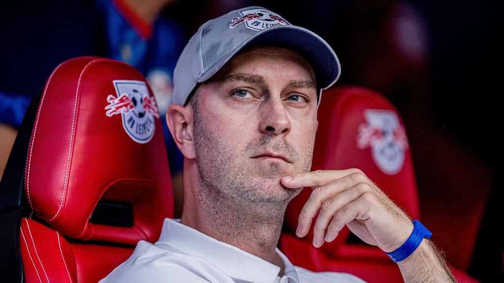 Der 1. FC Magdeburg bekommt es mit RB Leipzig um Trainer Ole Werner zu tun.
