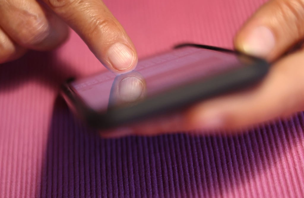 Geflüchtete in der Erstaufnahmeeinrichtung Suhl nutzen eine App zur Selbsthilfe. (Symbolbild)