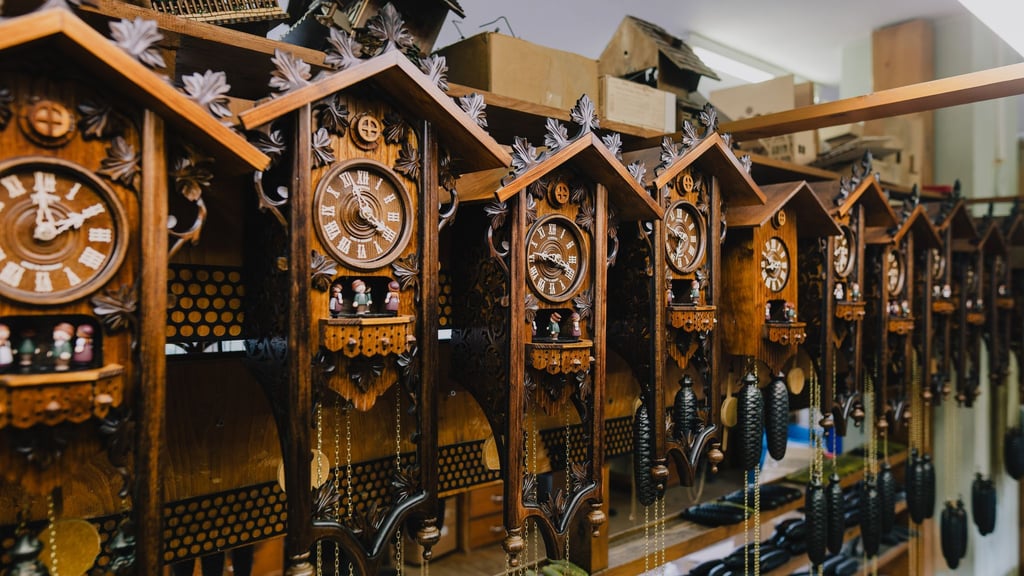 Hersteller streben einen Schutz der Kuckucksuhr als Kulturerbe an.