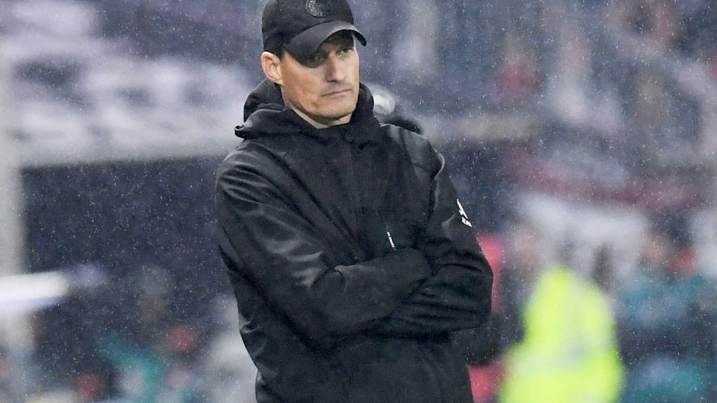 Alexander Blessin kassierte mit dem FC St. Pauli die sechste Bundesliga-Niederlage nacheinander.