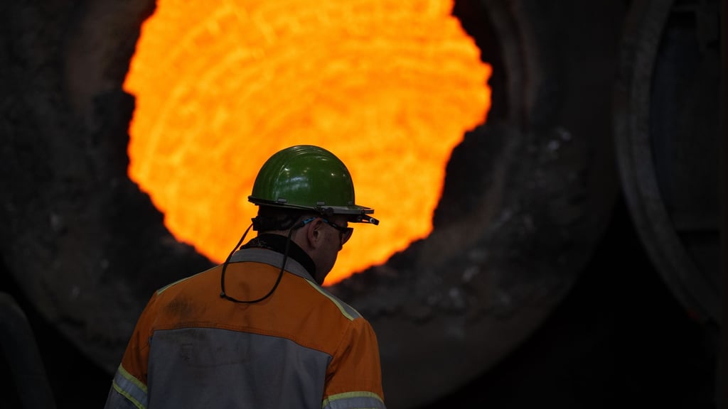 Branche in der Krise: Gestiegene Energiepreise, Billigimporte vor allem aus China, Kosten für den Umbau hin zu einer klimafreundlicheren Stahlproduktion sowie hohe US-Zölle bereiten der Stahlindustrie Probleme. (Archivbild)