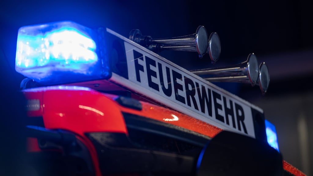 In Oschersleben brannte es in der Nacht zu Sonntag dreimal. Ein Tatverdächtiger konnte ausfindig gemacht werden.