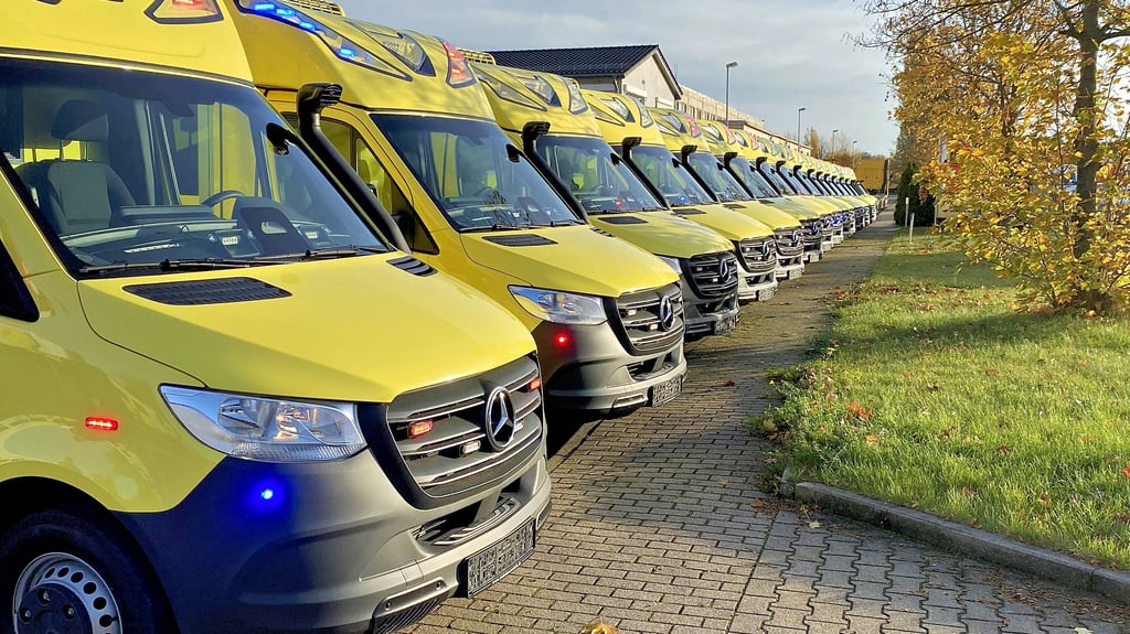 Ambulanz Mobile aus Schönebeck liefert 18 Rettungswagen nach Abu Dhabi – ein Exportprojekt, das neue Aufträge aus dem arabischen Raum anstoßen könnte.&nbsp;