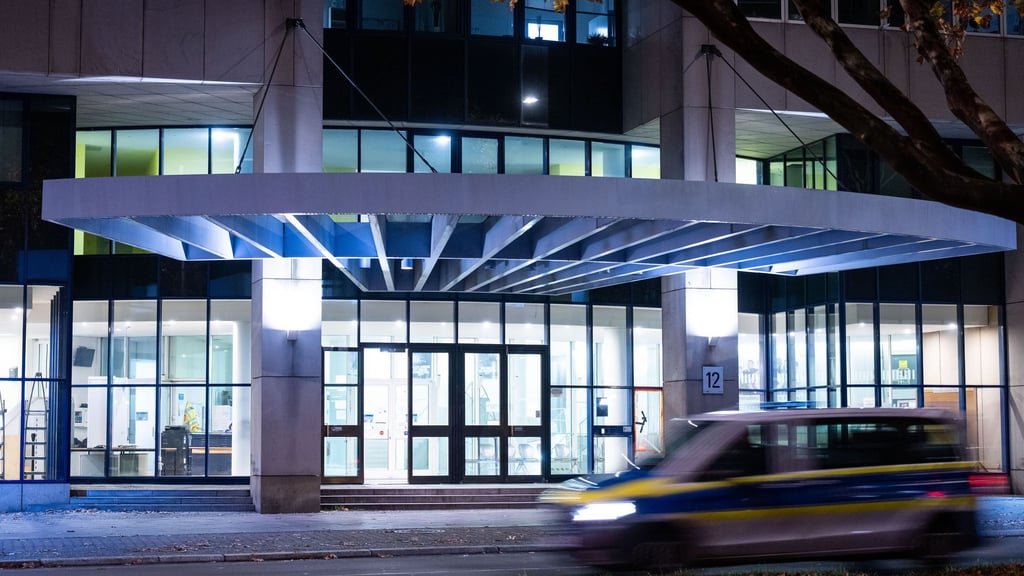 Ein Haftrichter des Amtsgerichts Tiergarten erließ Haftbefehl.