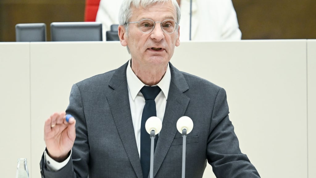 Der AfD-Politiker Hans-Christoph Berndt hatte für ein Stadtfest in seiner Heimat gespendet. (Archivbild)