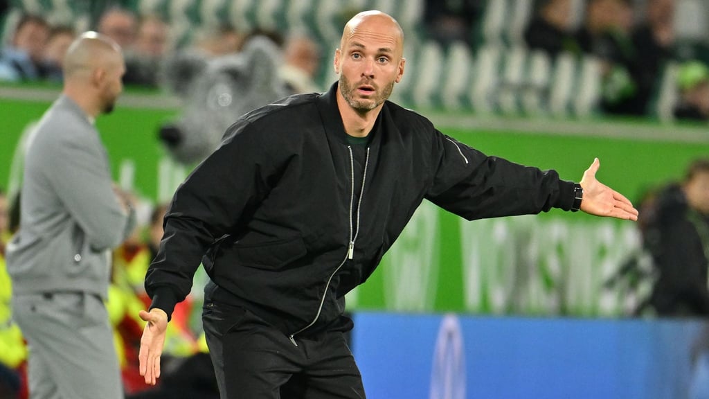 Bleibt vorerst Wolfsburg-Trainer: Der Niederländer Paul Simonis.