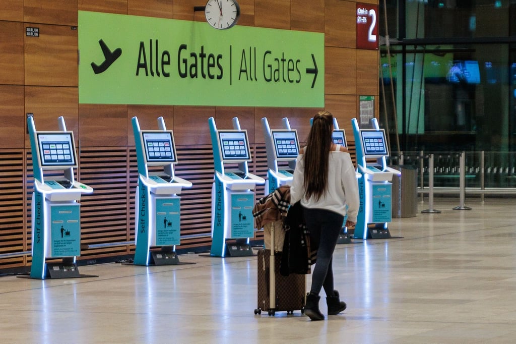 Am Freitag sorgte eine Drohnensichtung am BER für eine kurzzeitige Einstellung des Flugbetriebs. (Archivbild)