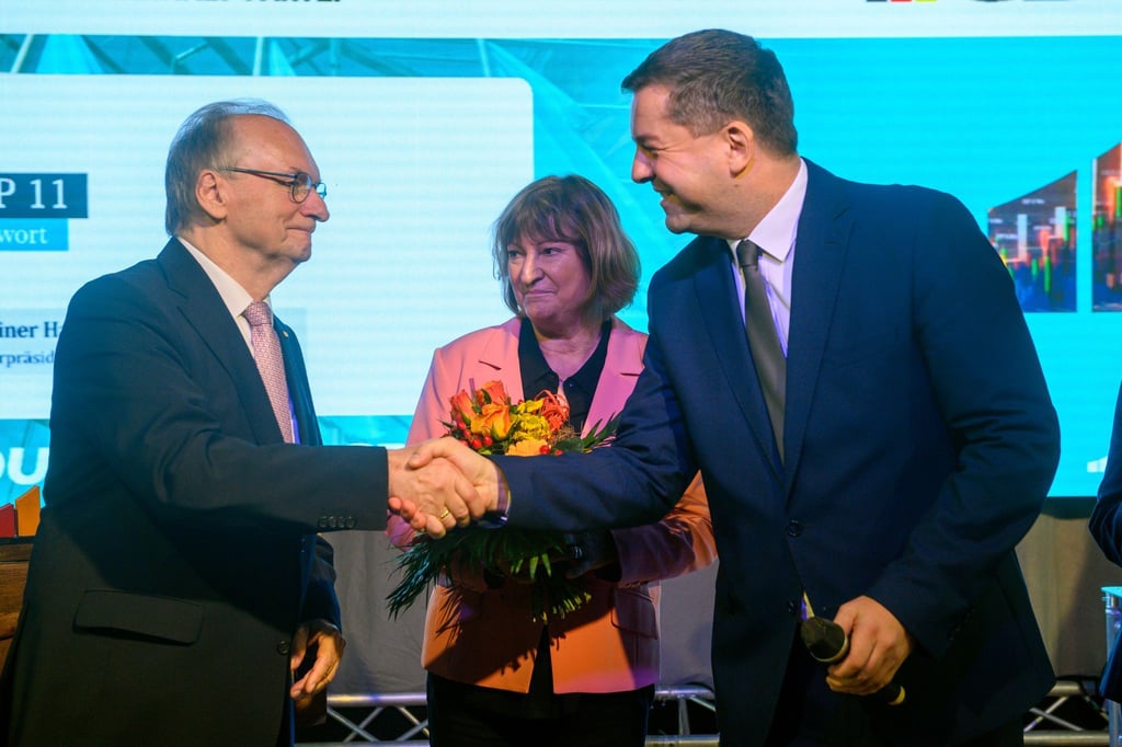 Auf Reiner Haseloff (CDU) soll nach dem Willen der Christdemokraten in Sachsen-Anhalt Sven Schulze (CDU) als Ministerpräsident folgen.