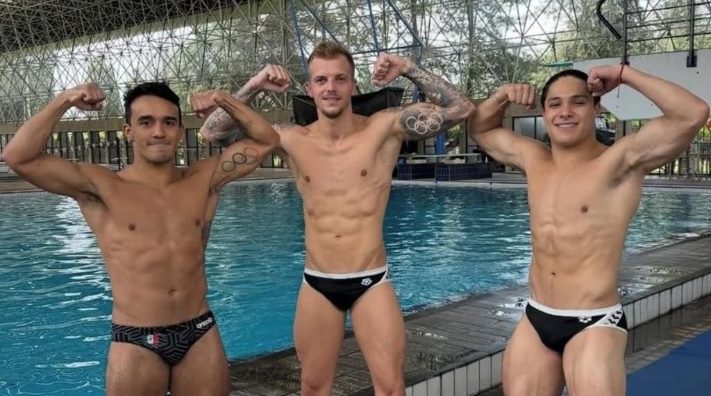 Timo Barthel (M.) trainierte rund zwei Monate lang in Mexiko-Stadt an der Seite von Weltmeister Osmar Olvera (r.) und dessen Synchronpartner Juan Manuel Celaya.