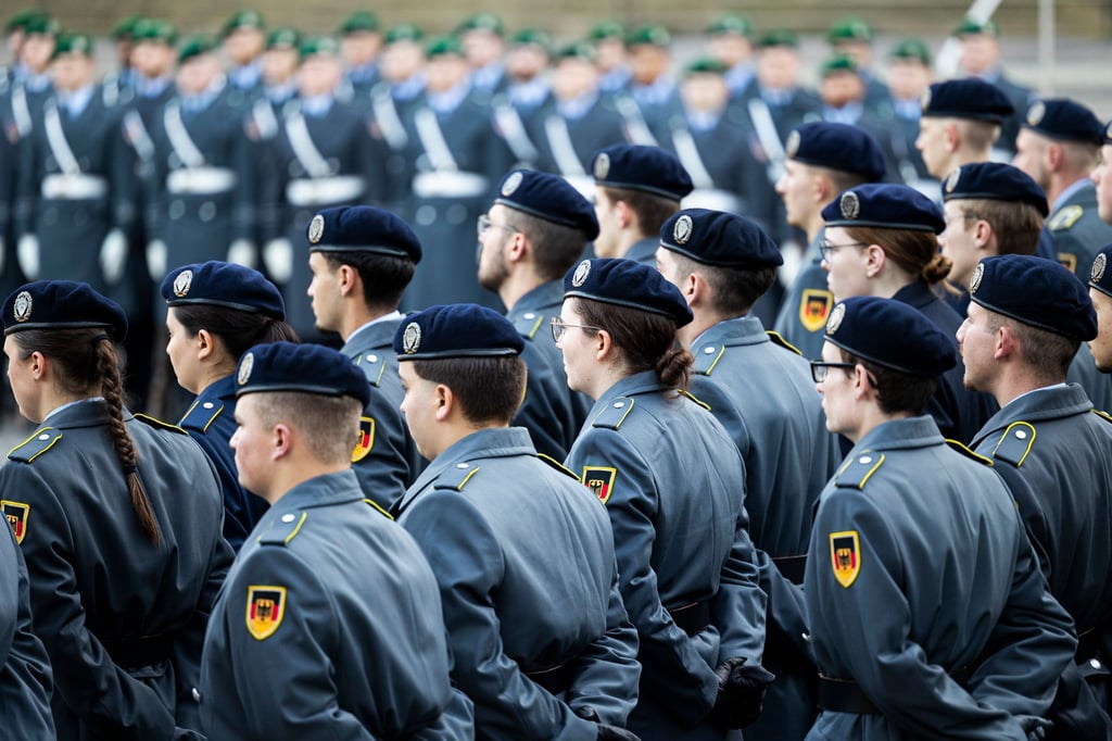 Die Idee eines Losverfahrens zur Auswahl von Wehrdienstleistenden sorgt bundesweit für Diskussionen. (Symbolbild)
