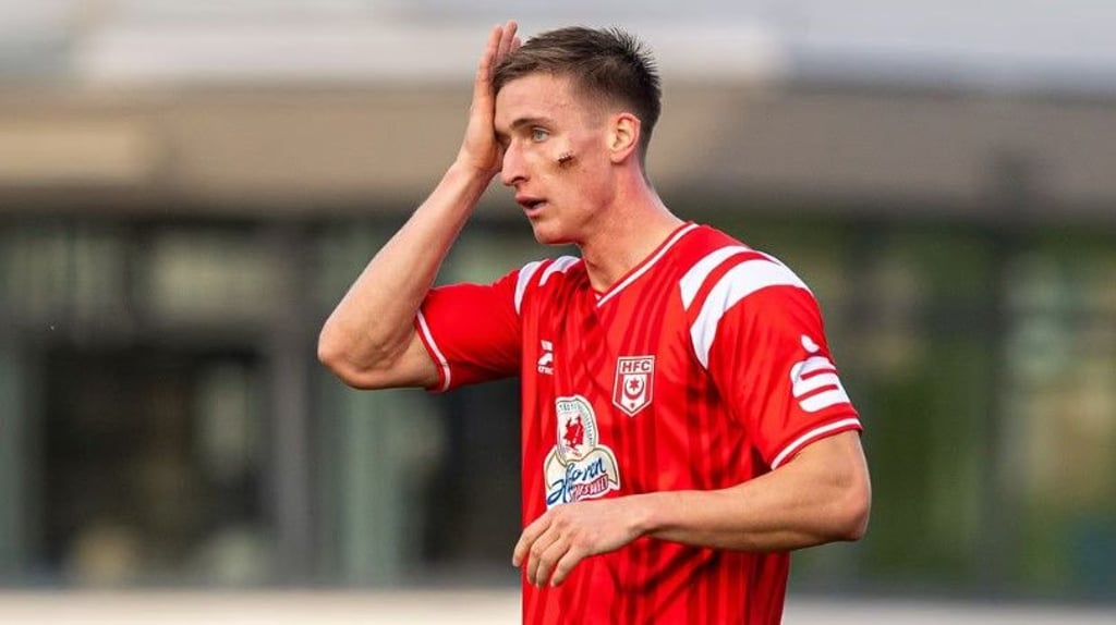 Vom Zweikampf gezeichnet ist Pascal Schmedemann.